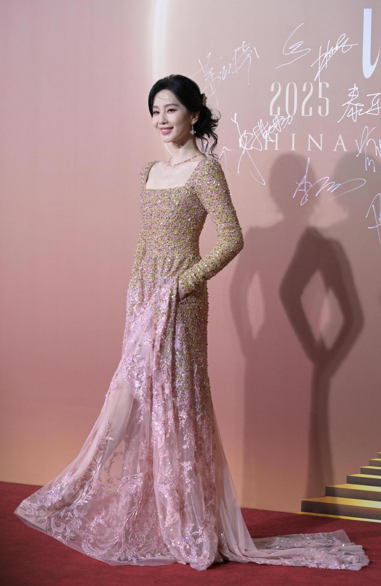 刘诗诗抹胸连身礼服全身现场生图照[2]